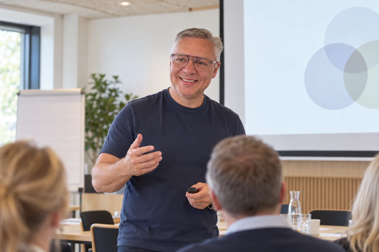 Bo Harpsøe holder kursus i et dansk konferencecenter